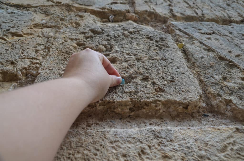 Putting a note in the Western Wall