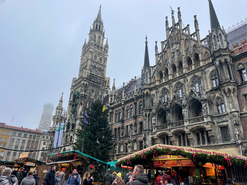 Christmas market stall in front of the Marienplatz in Munich