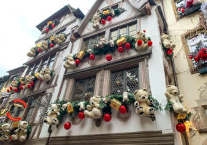 Teddy bears decorating a house in Strasbourg at Christmas